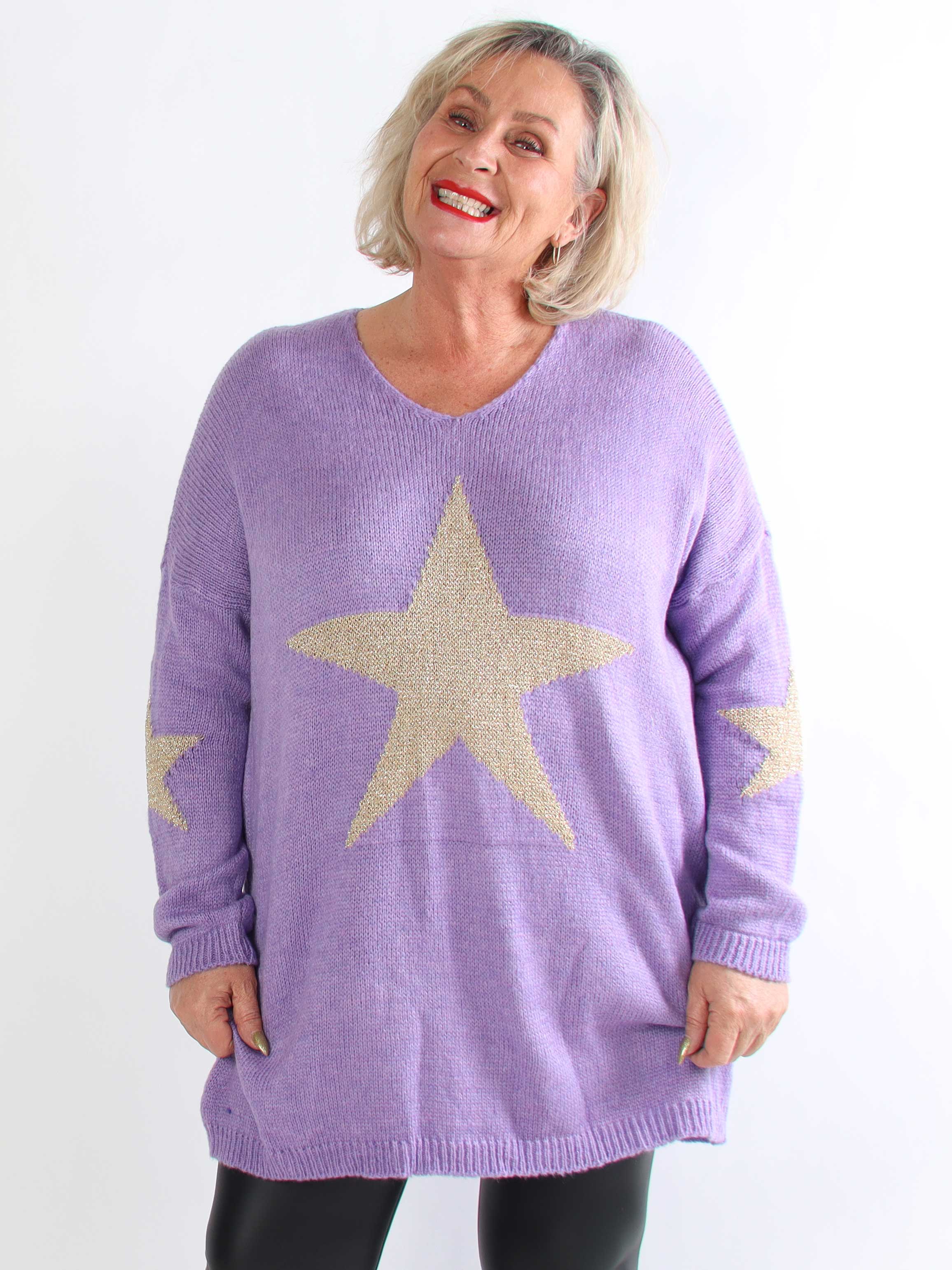 Nikola - Plus size strikkjole med guldstjerner og v-udskæring